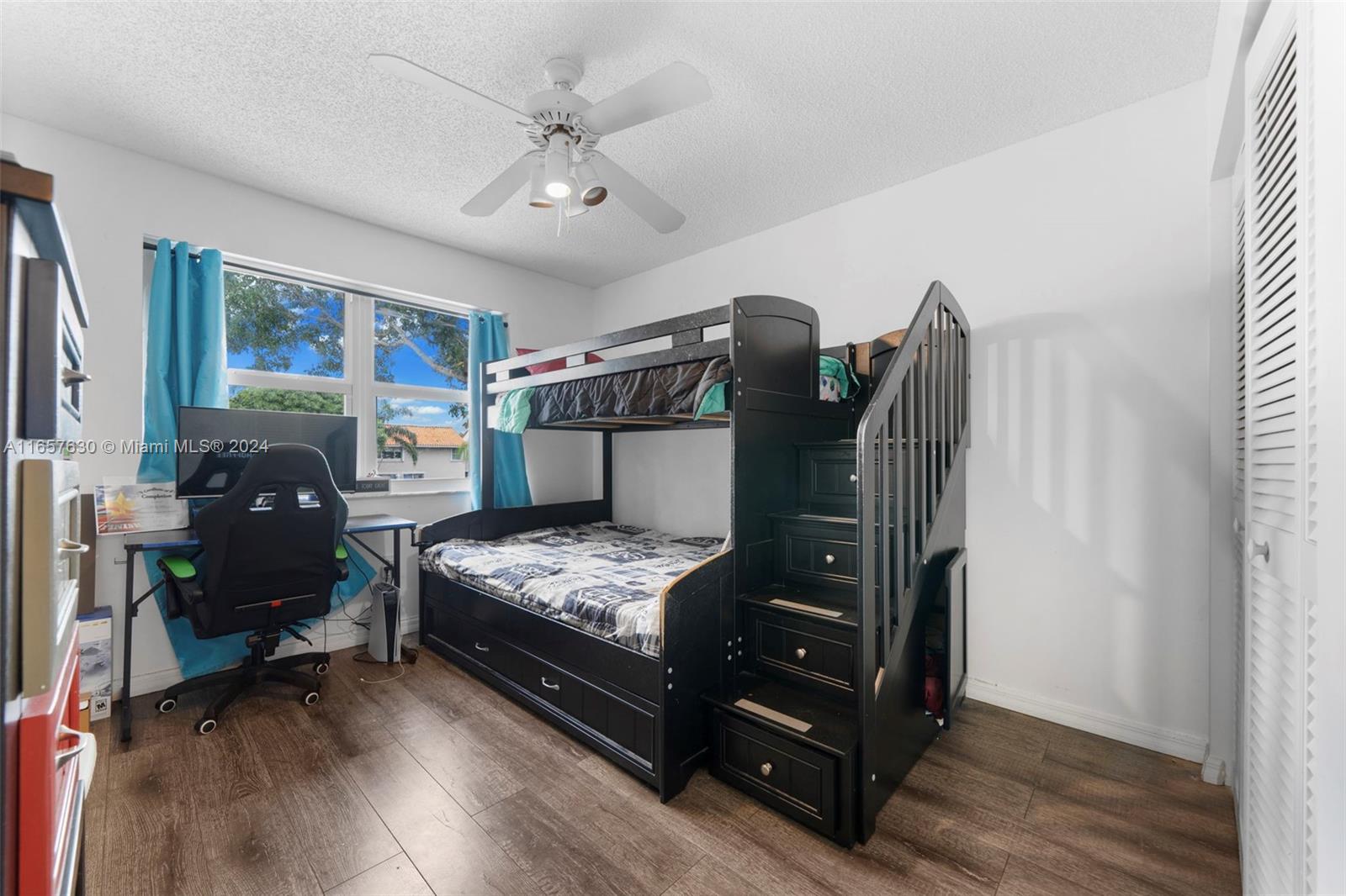 EMERALD POINTE - Residential