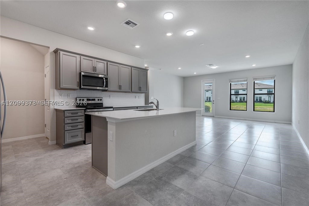 Photo of 2126 N Appleton Cir N #2126, Oakland Park, FL 33309 (MLS # A12099373)