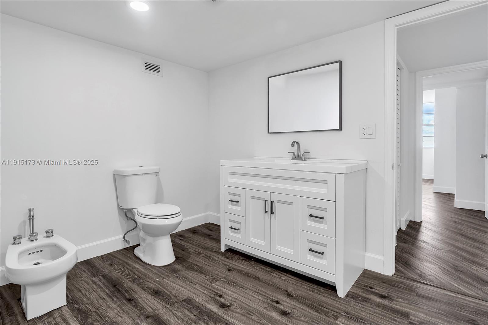 FOUR AMBASSADORS CONDO PH - Residential