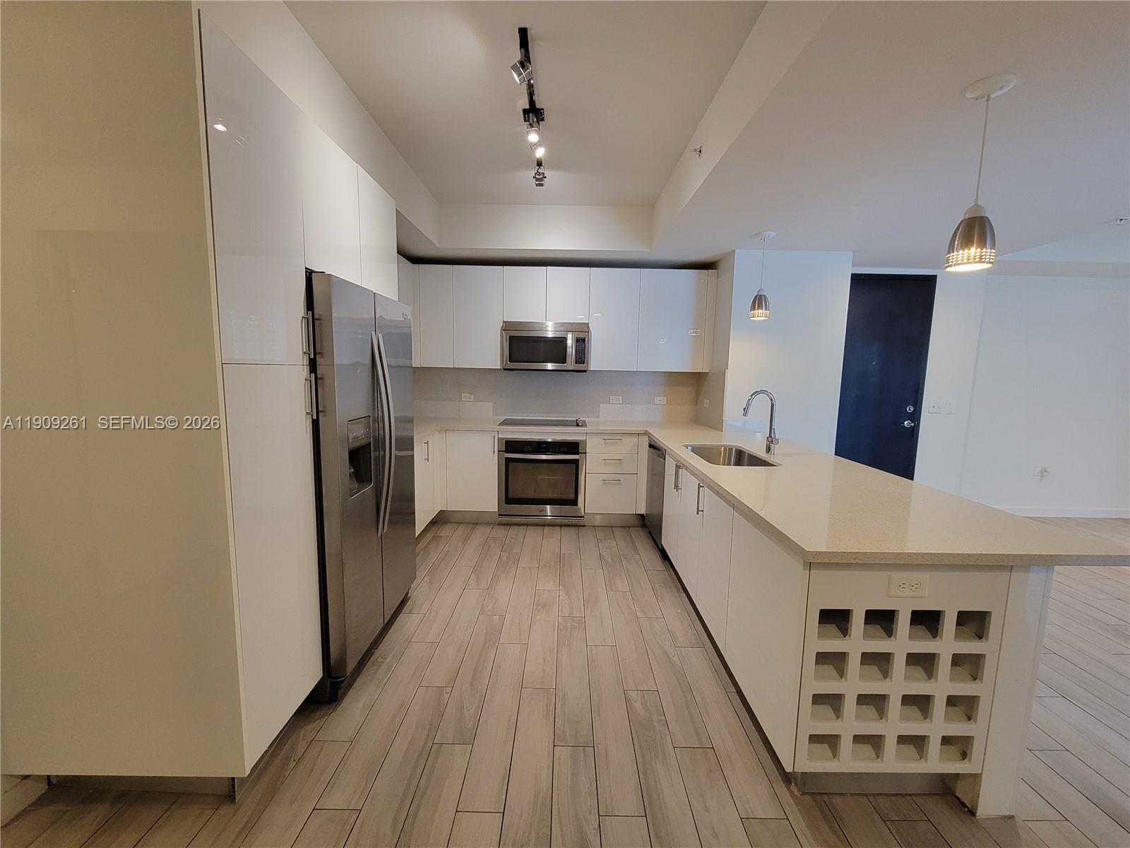 View photos, virtual tours, details... 999 SW 1st Ave 2016