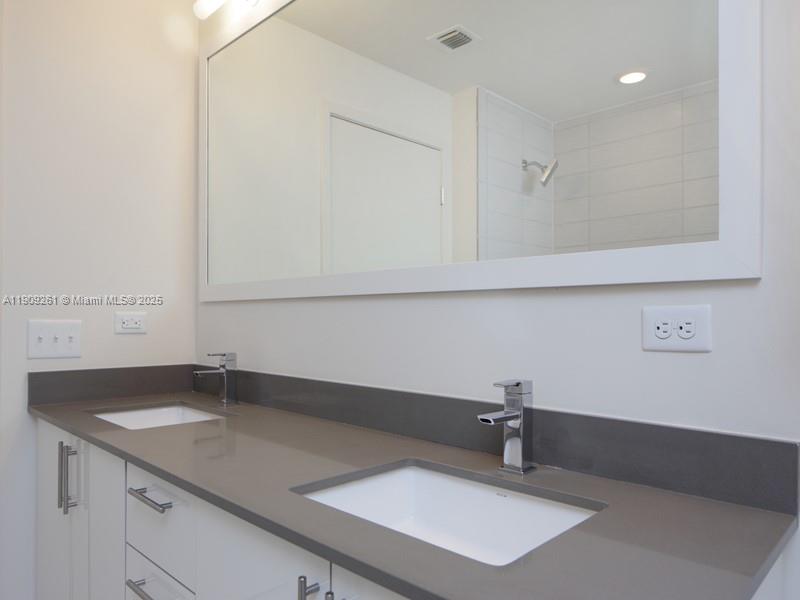 NINE AT MARY BRICKELL VILL - Residential