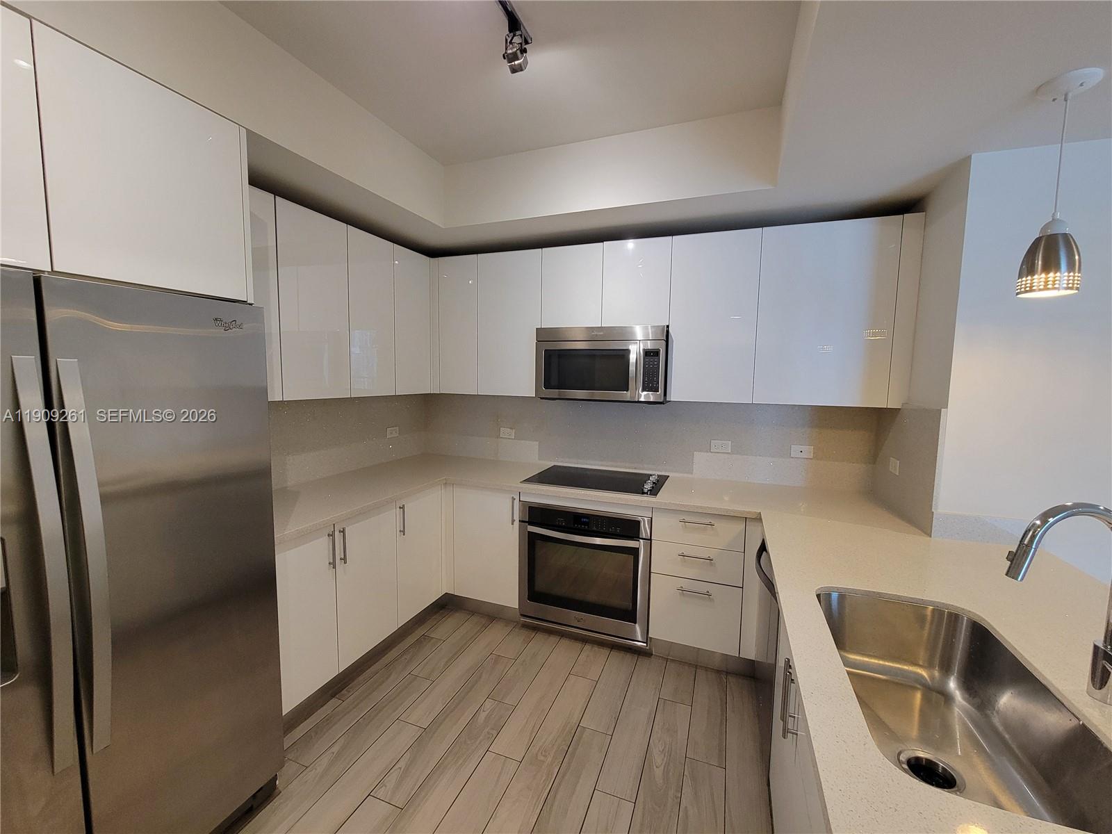 View photos, virtual tours, details... 999 SW 1st Ave 2016