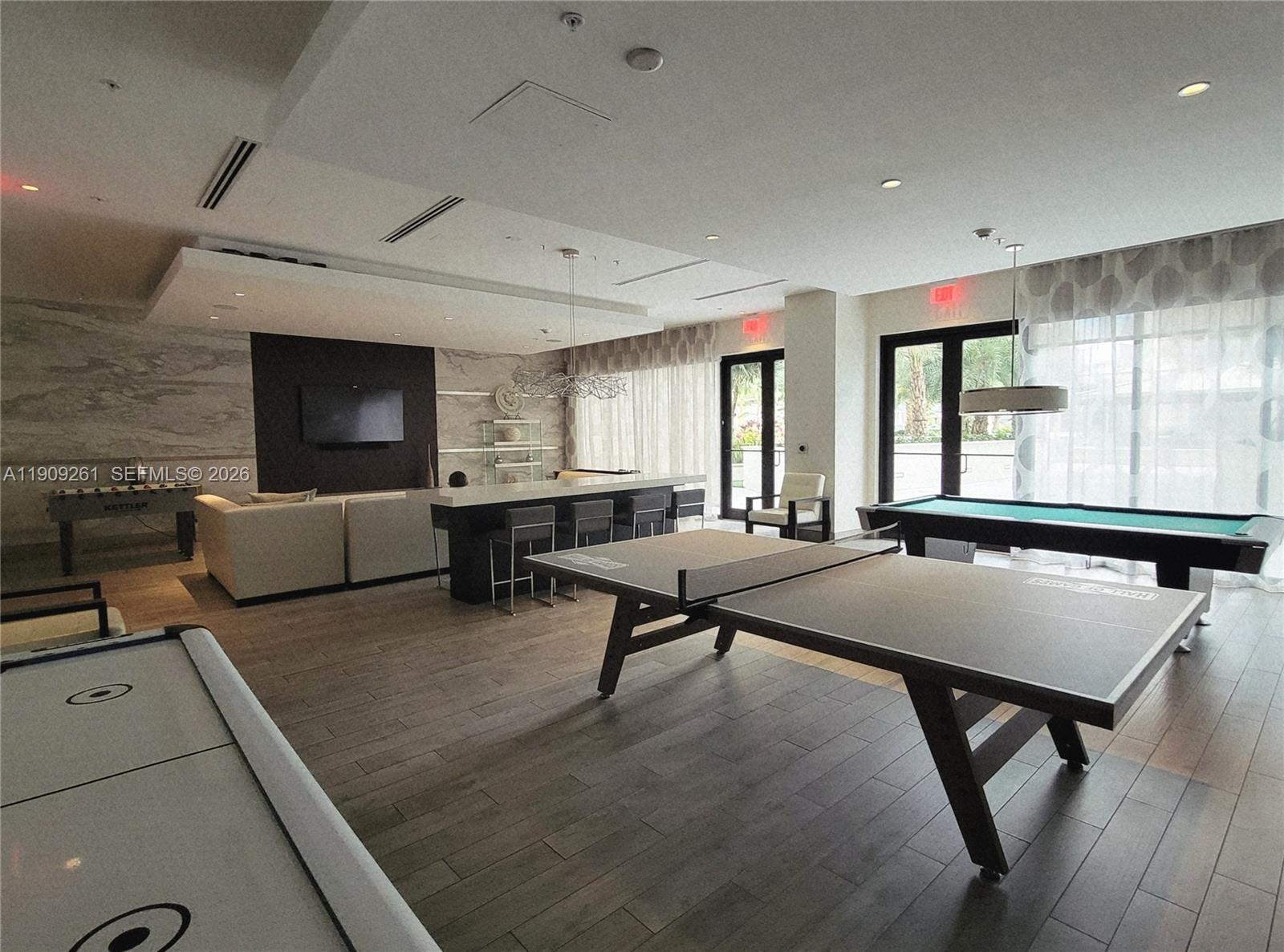 NINE AT MARY BRICKELL VILL - Residential