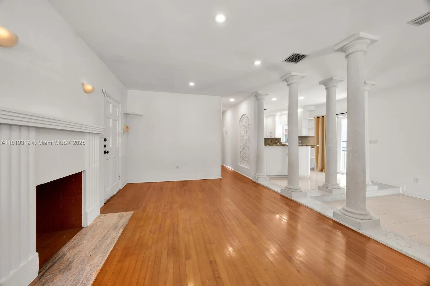 Coral Gables, Florida 33134, United States, 2 Bedrooms Bedrooms, ,2 BathroomsBathrooms,Residential,Active,153404