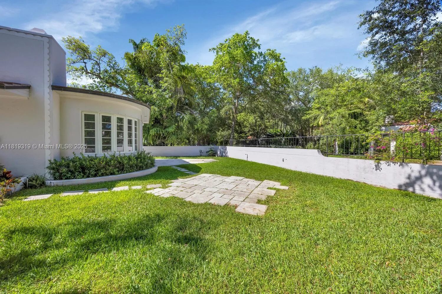 Coral Gables, Florida 33134, United States, 2 Bedrooms Bedrooms, ,2 BathroomsBathrooms,Residential,Active,153404