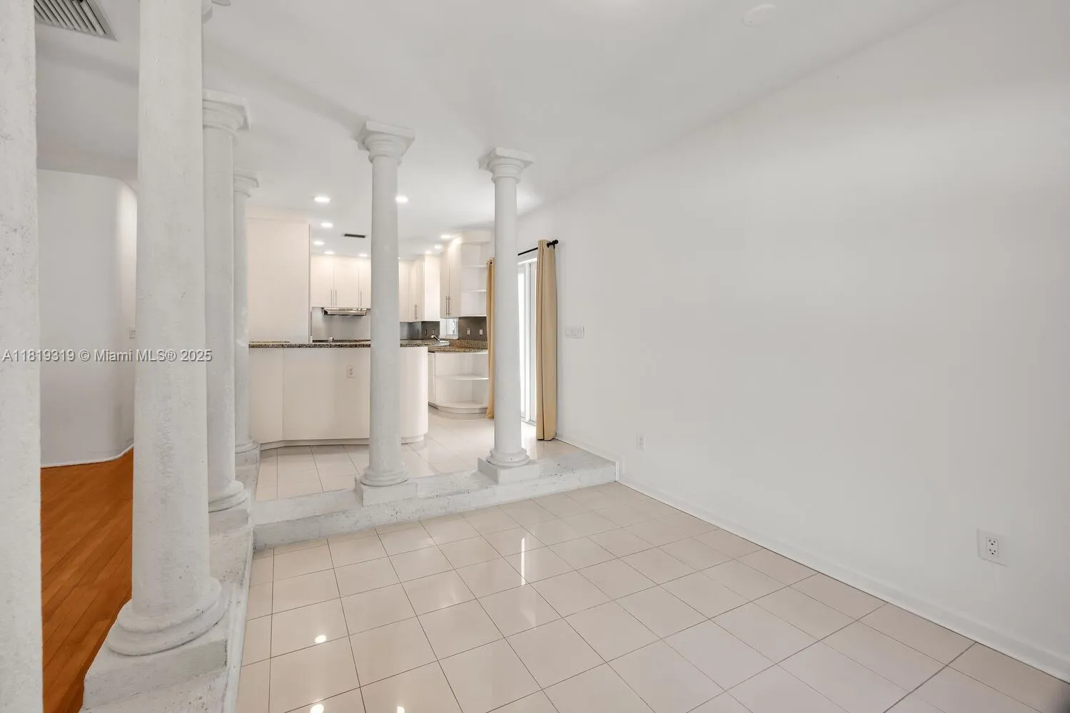 Coral Gables, Florida 33134, United States, 2 Bedrooms Bedrooms, ,2 BathroomsBathrooms,Residential,Active,153404