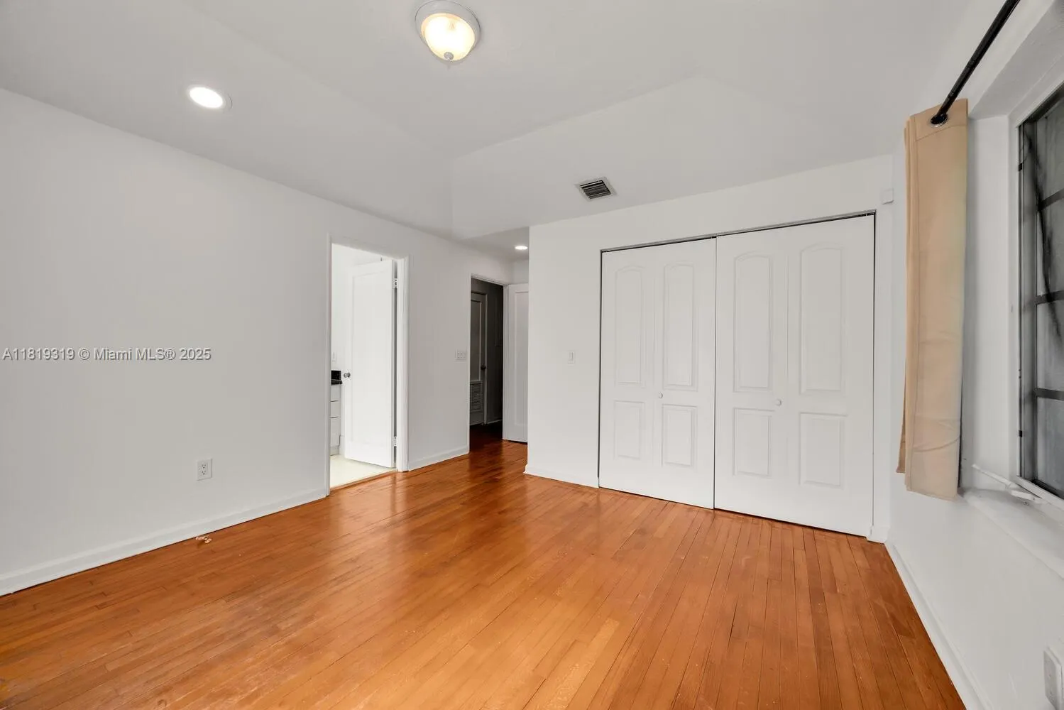 Coral Gables, Florida 33134, United States, 2 Bedrooms Bedrooms, ,2 BathroomsBathrooms,Residential,Active,153404