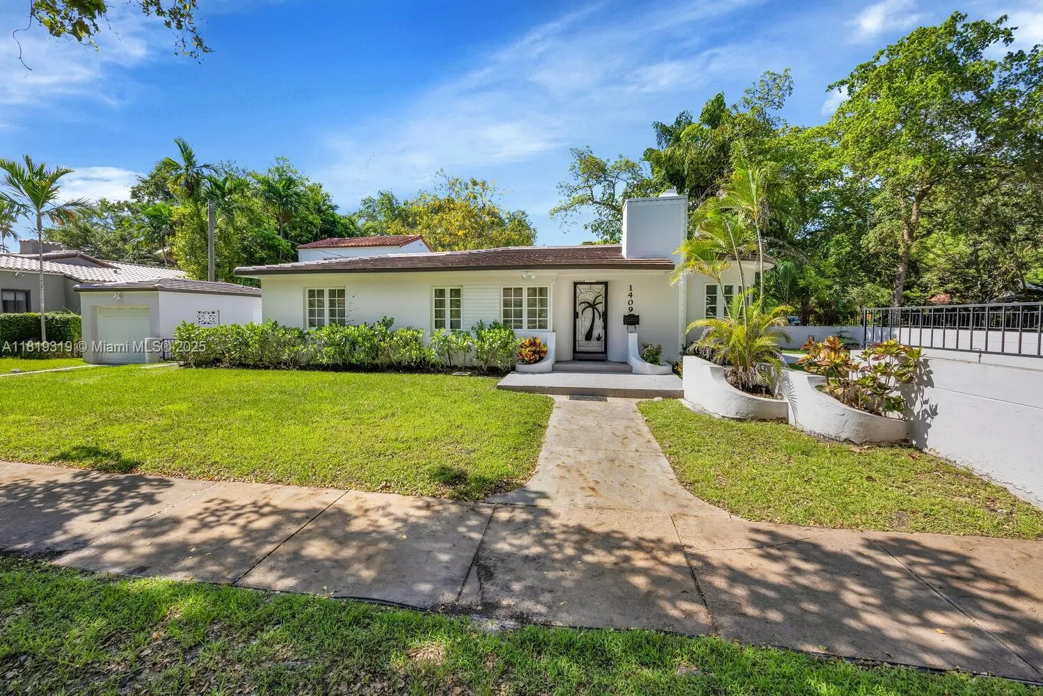 Coral Gables, Florida 33134, United States, 2 Bedrooms Bedrooms, ,2 BathroomsBathrooms,Residential,Active,153404