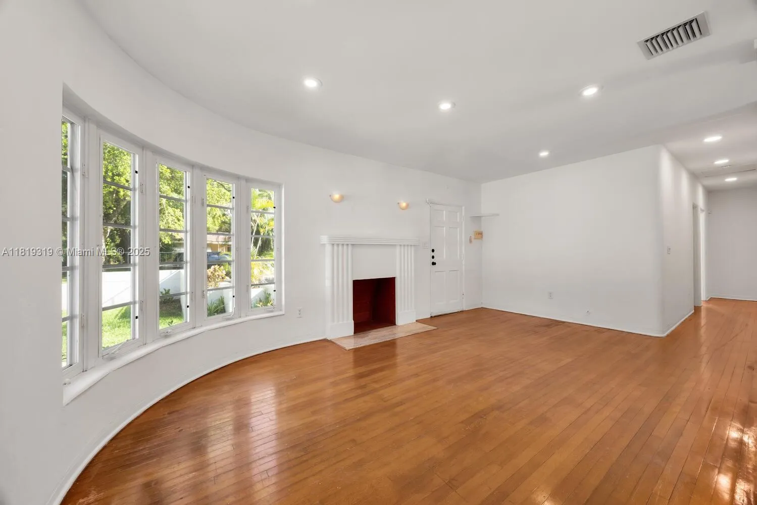 Coral Gables, Florida 33134, United States, 2 Bedrooms Bedrooms, ,2 BathroomsBathrooms,Residential,Active,153404