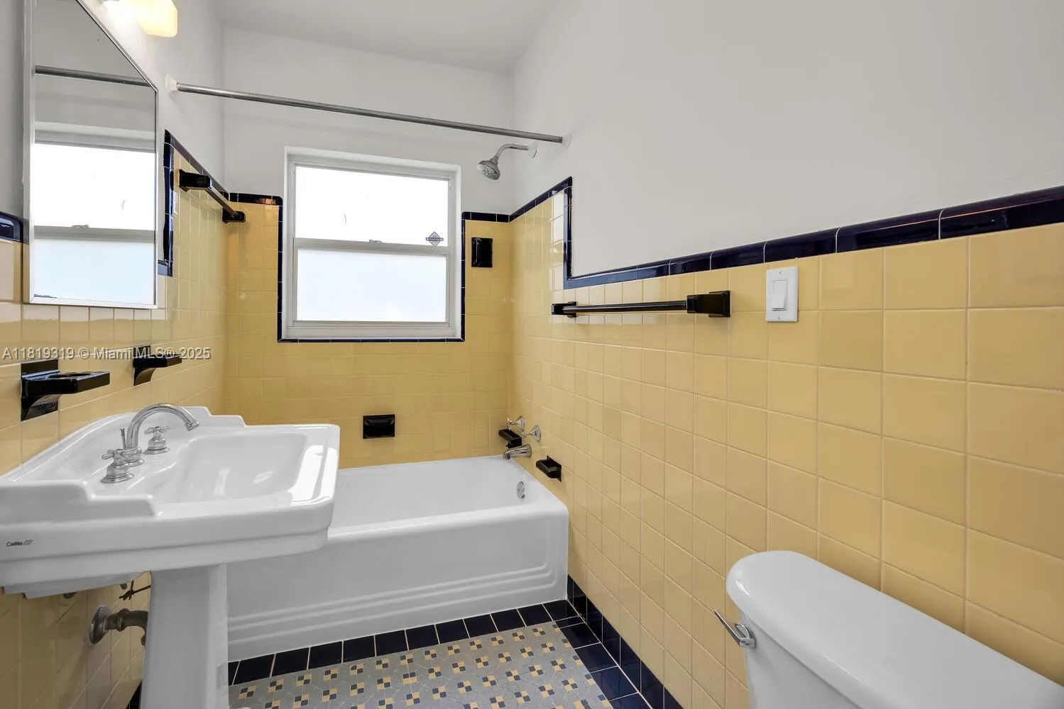 Coral Gables, Florida 33134, United States, 2 Bedrooms Bedrooms, ,2 BathroomsBathrooms,Residential,Active,153404