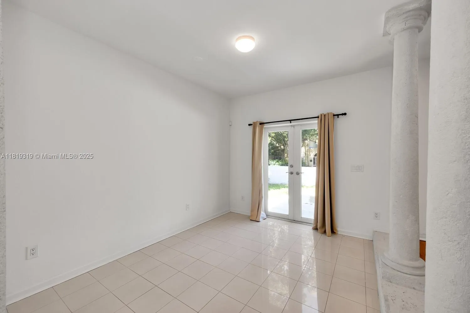 Coral Gables, Florida 33134, United States, 2 Bedrooms Bedrooms, ,2 BathroomsBathrooms,Residential,Active,153404