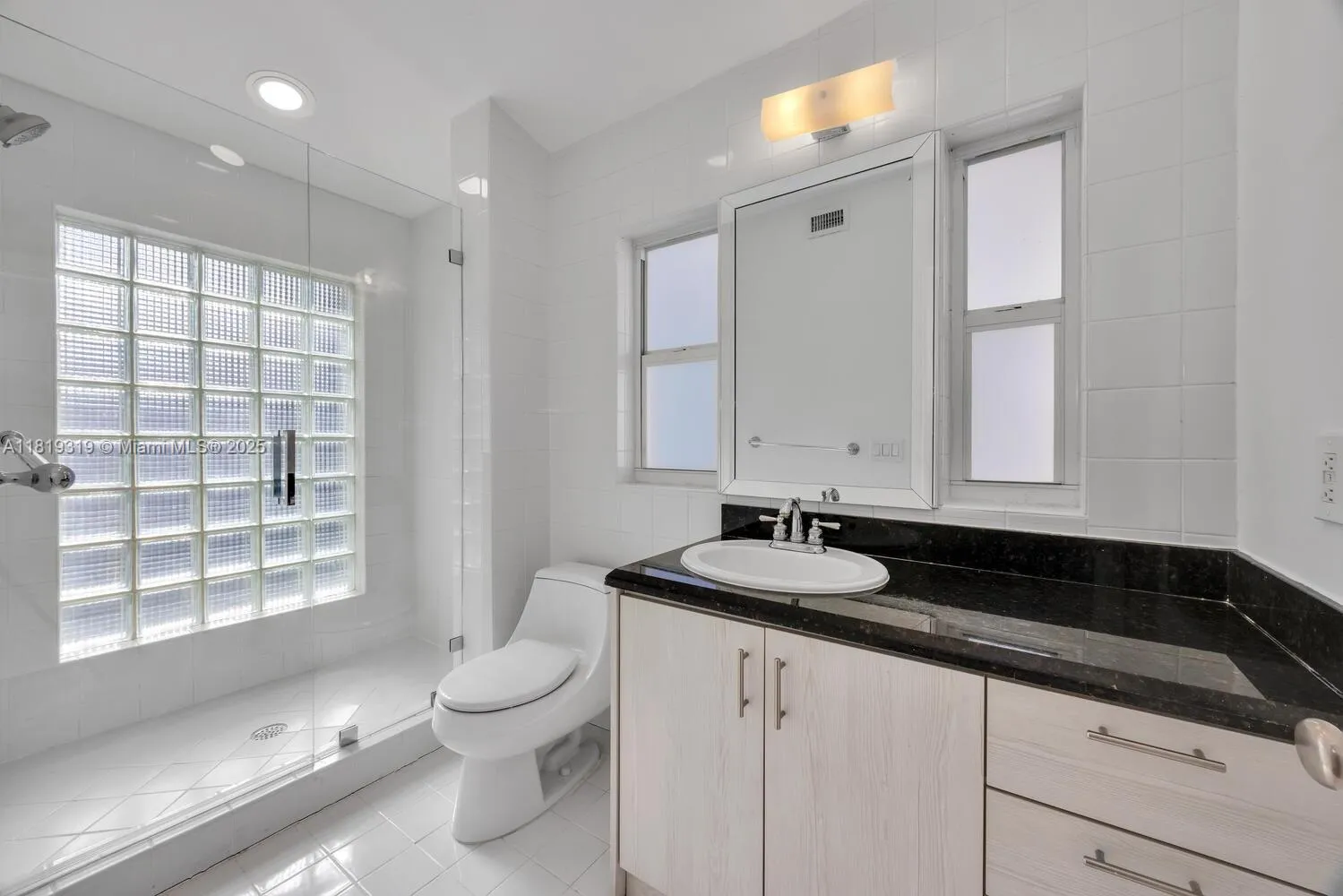 Coral Gables, Florida 33134, United States, 2 Bedrooms Bedrooms, ,2 BathroomsBathrooms,Residential,Active,153404