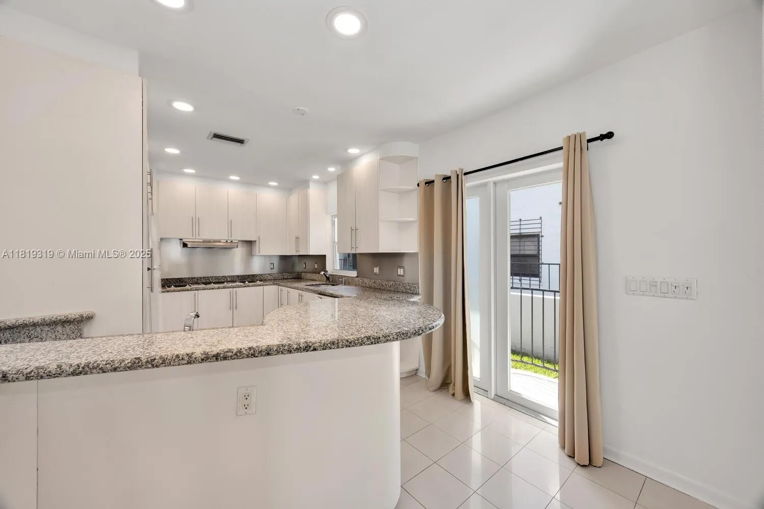 Coral Gables, Florida 33134, United States, 2 Bedrooms Bedrooms, ,2 BathroomsBathrooms,Residential,Active,153404