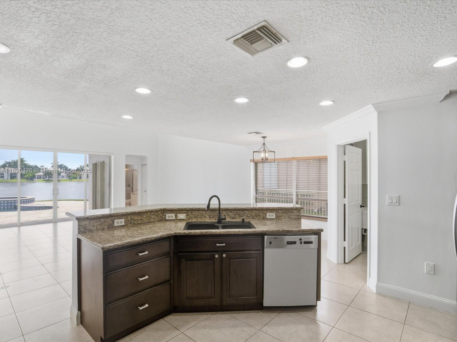 PEMBROKE FALLS - Residential Lease