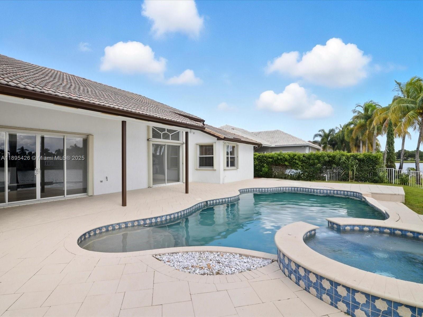 PEMBROKE FALLS - Residential Lease