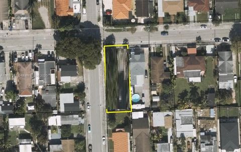 2052 NW 27th St Miami FL 33142