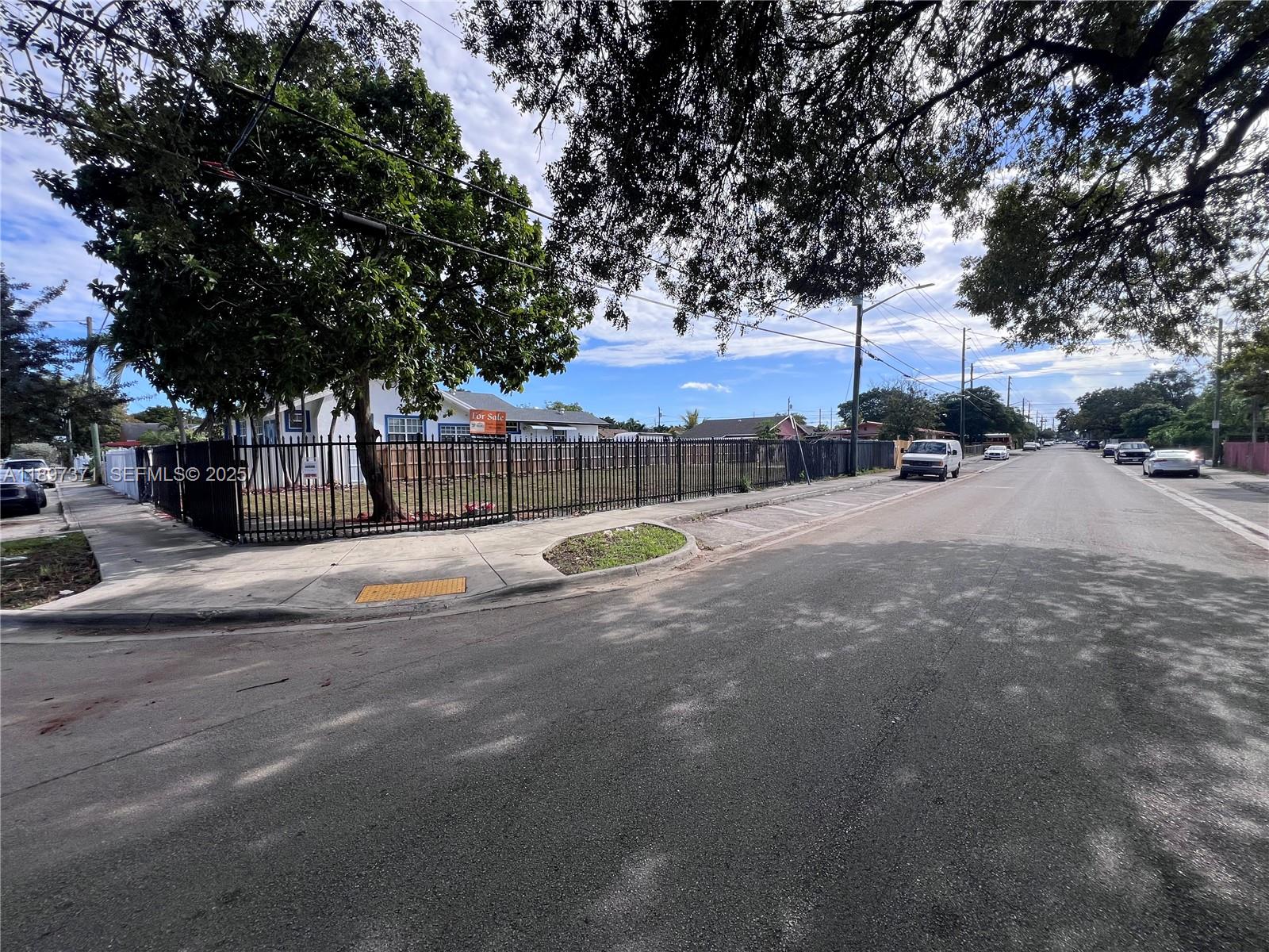 ROSEMONT PARK - Land