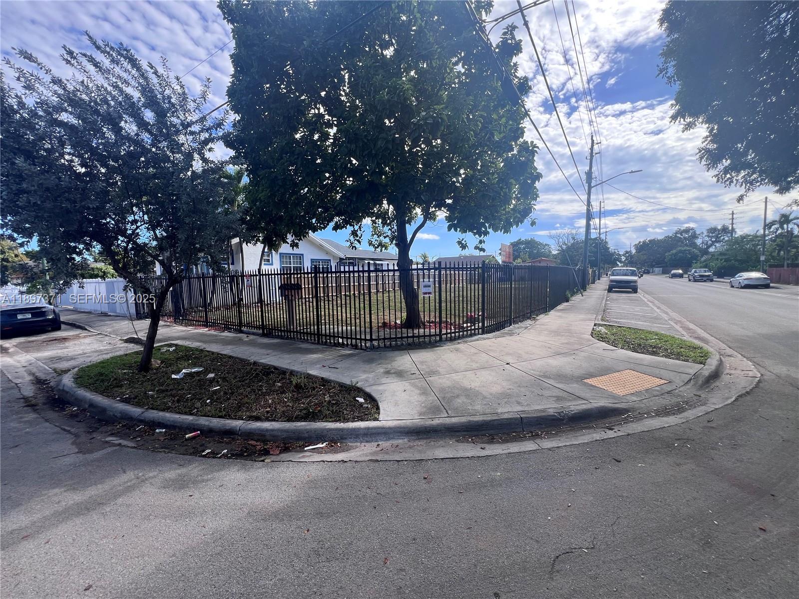 ROSEMONT PARK - Land