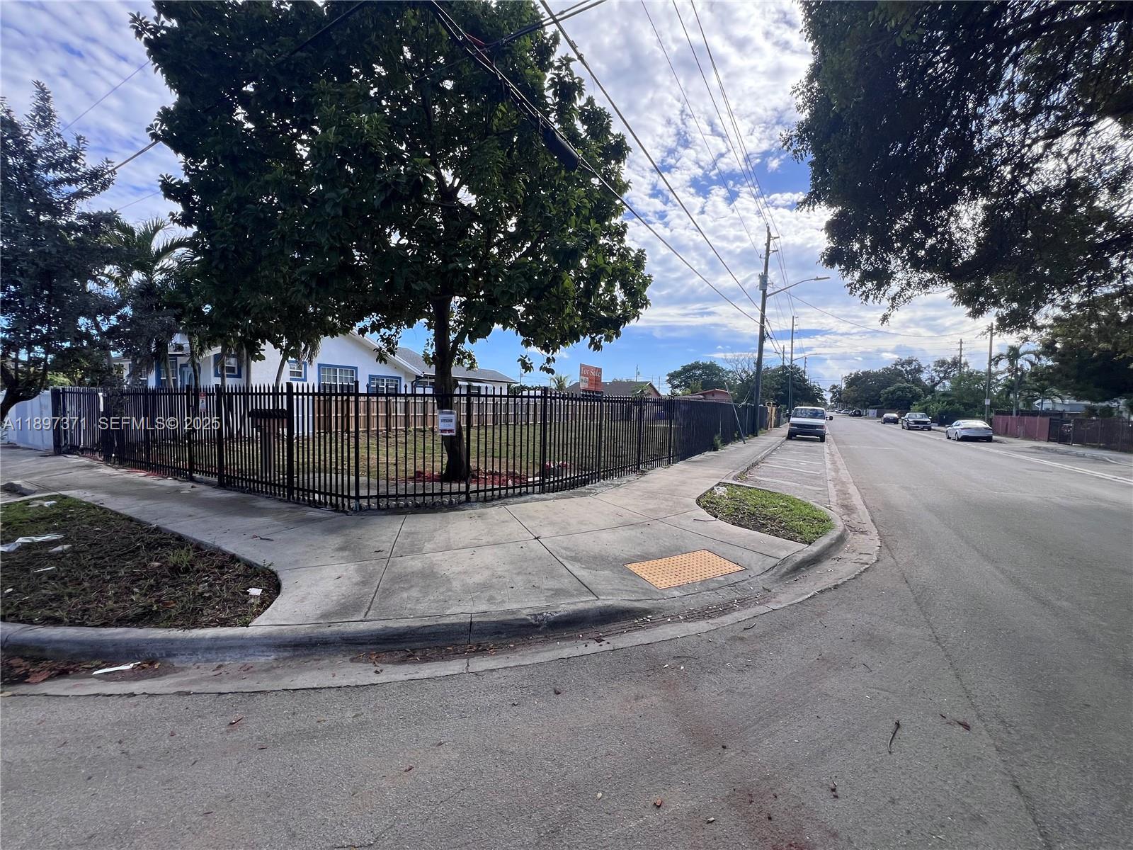 ROSEMONT PARK - Land