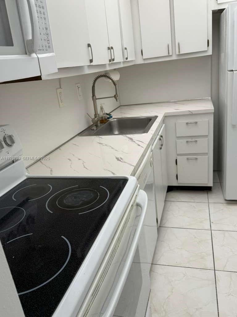 FLAMENCO CONDO TOWER I - Residential Lease