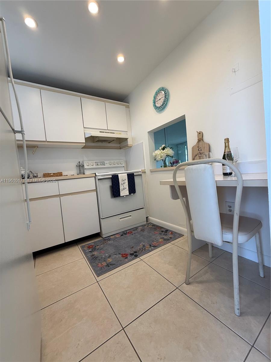 SUNRISE LAKES 88 CONDO - Residential