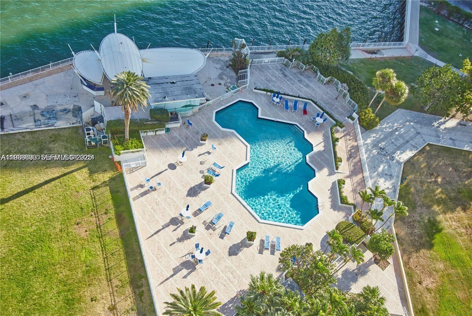 11111 Biscayne Blvd 18E