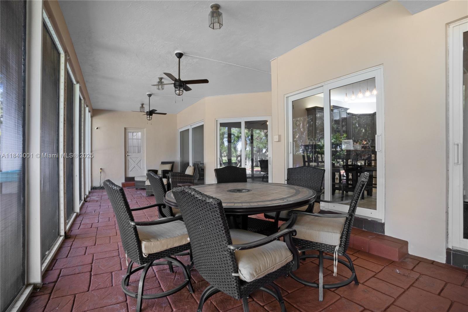 JACARANDA VILLAS - Residential