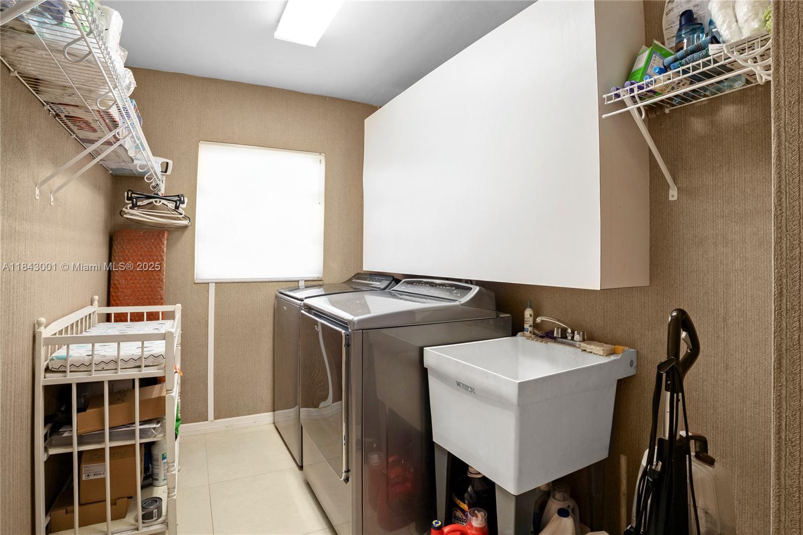 JACARANDA VILLAS - Residential