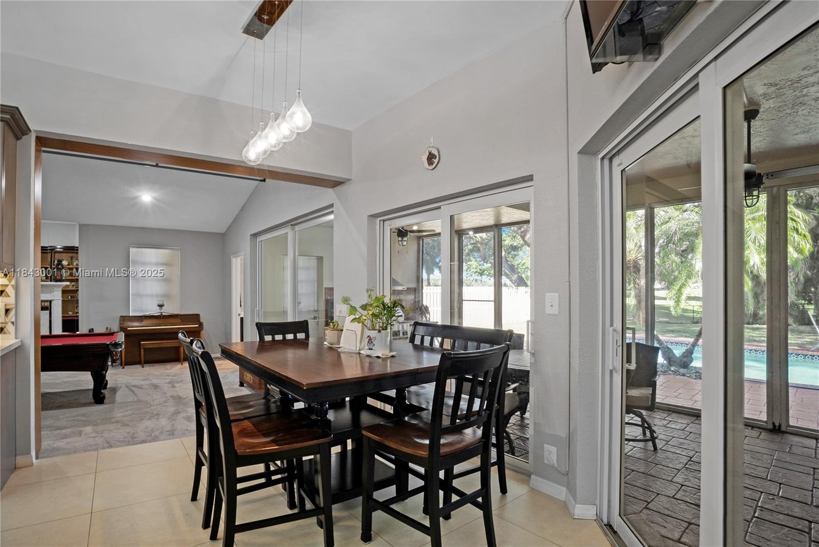 JACARANDA VILLAS - Residential