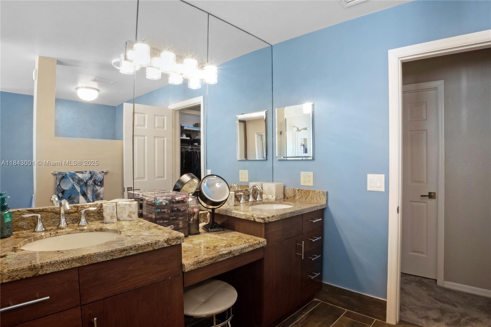 JACARANDA VILLAS - Residential