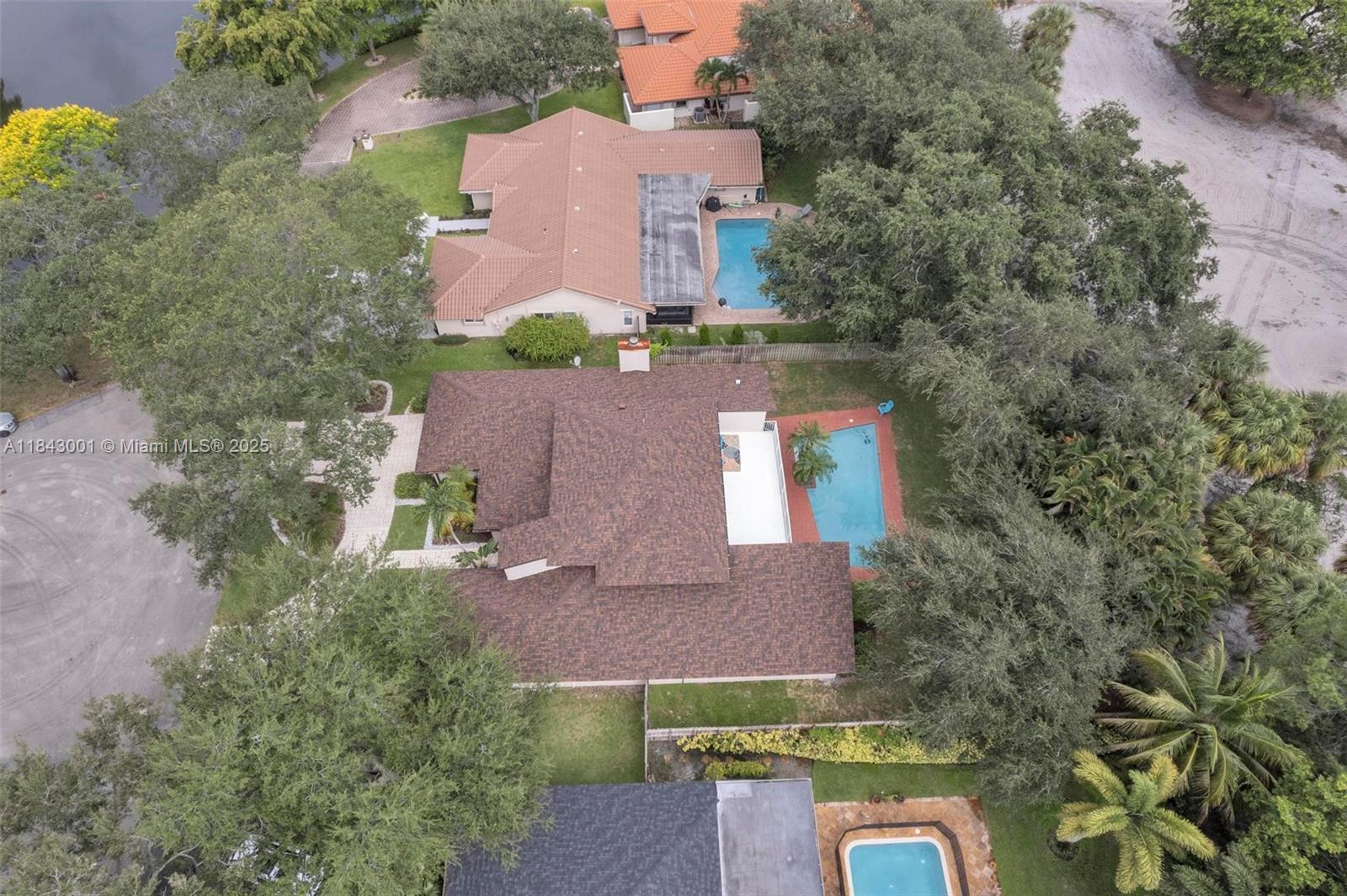 JACARANDA VILLAS - Residential