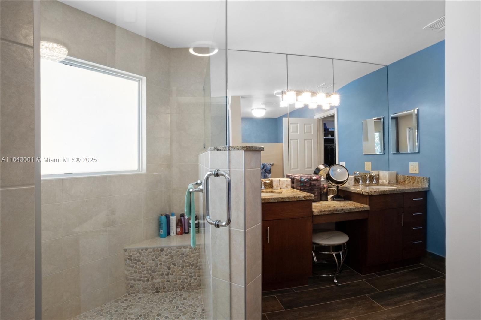 JACARANDA VILLAS - Residential