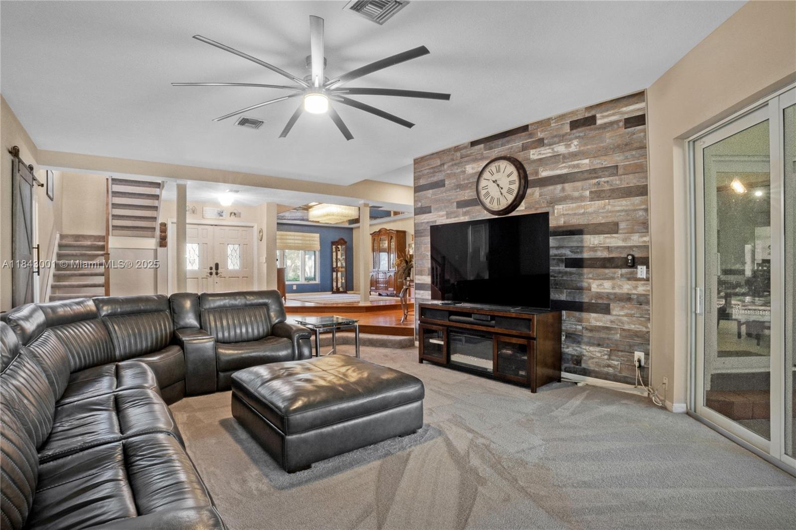 JACARANDA VILLAS - Residential