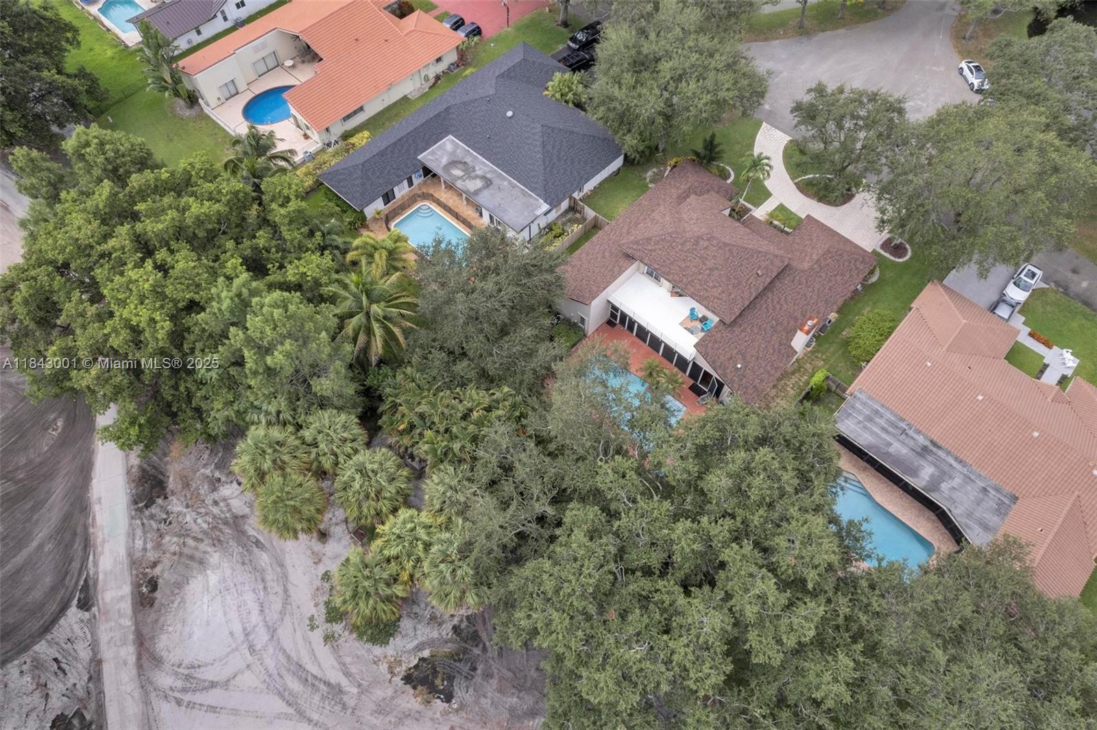 JACARANDA VILLAS - Residential