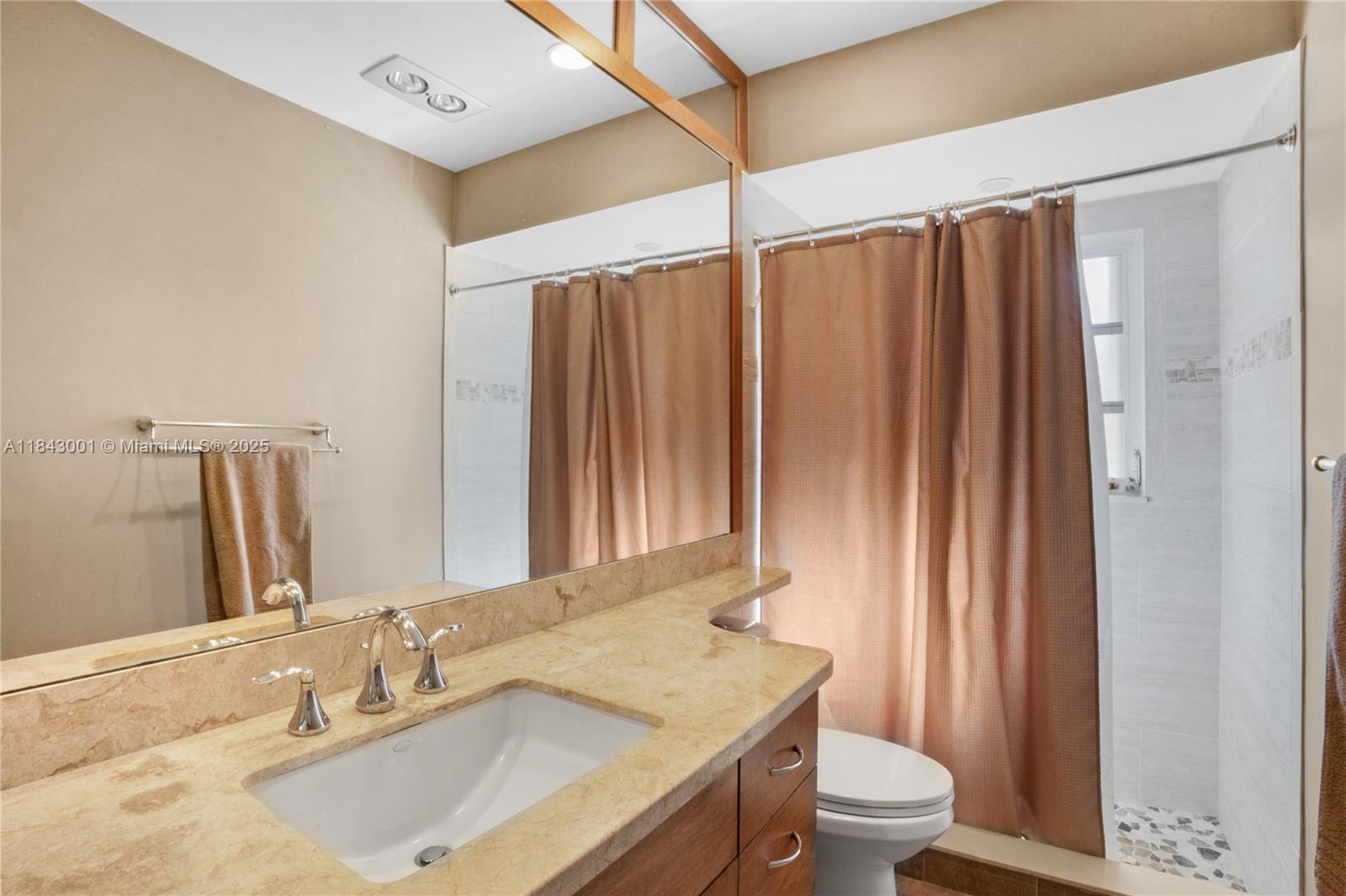 JACARANDA VILLAS - Residential