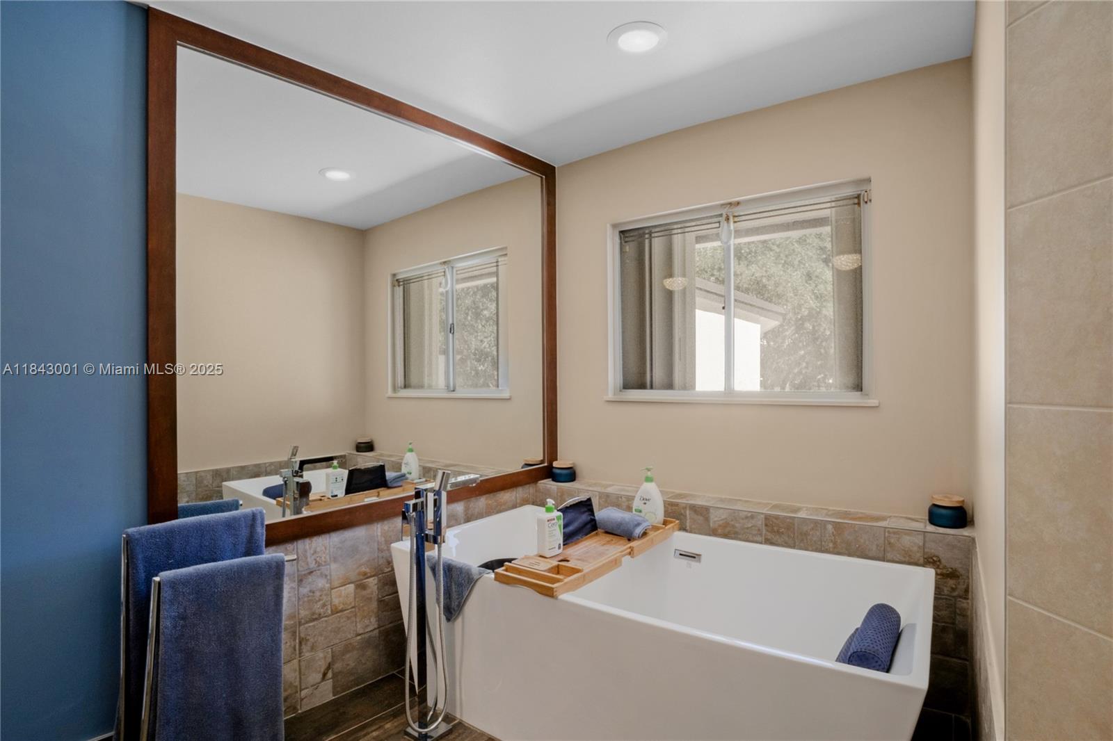 JACARANDA VILLAS - Residential