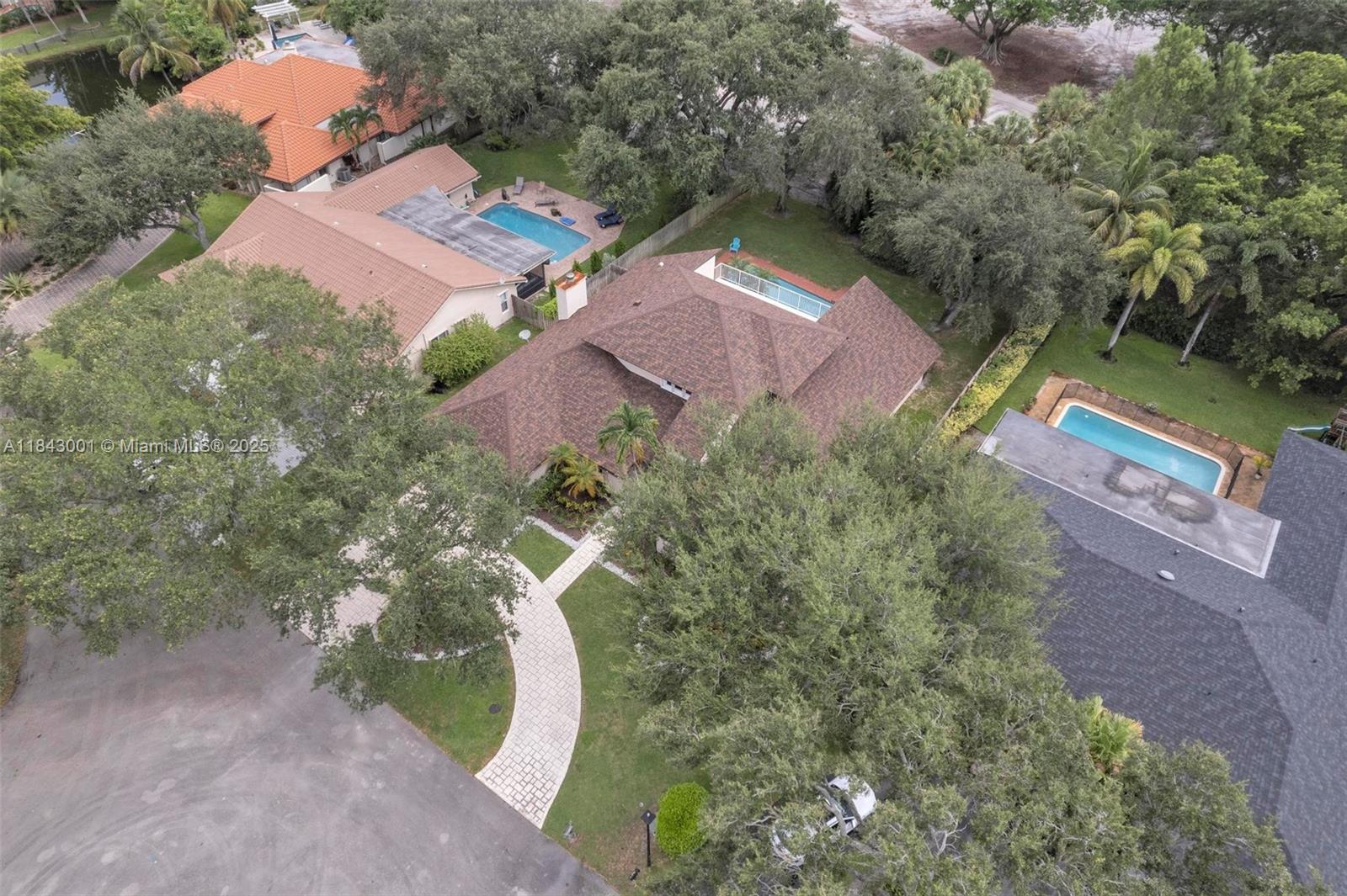 JACARANDA VILLAS - Residential