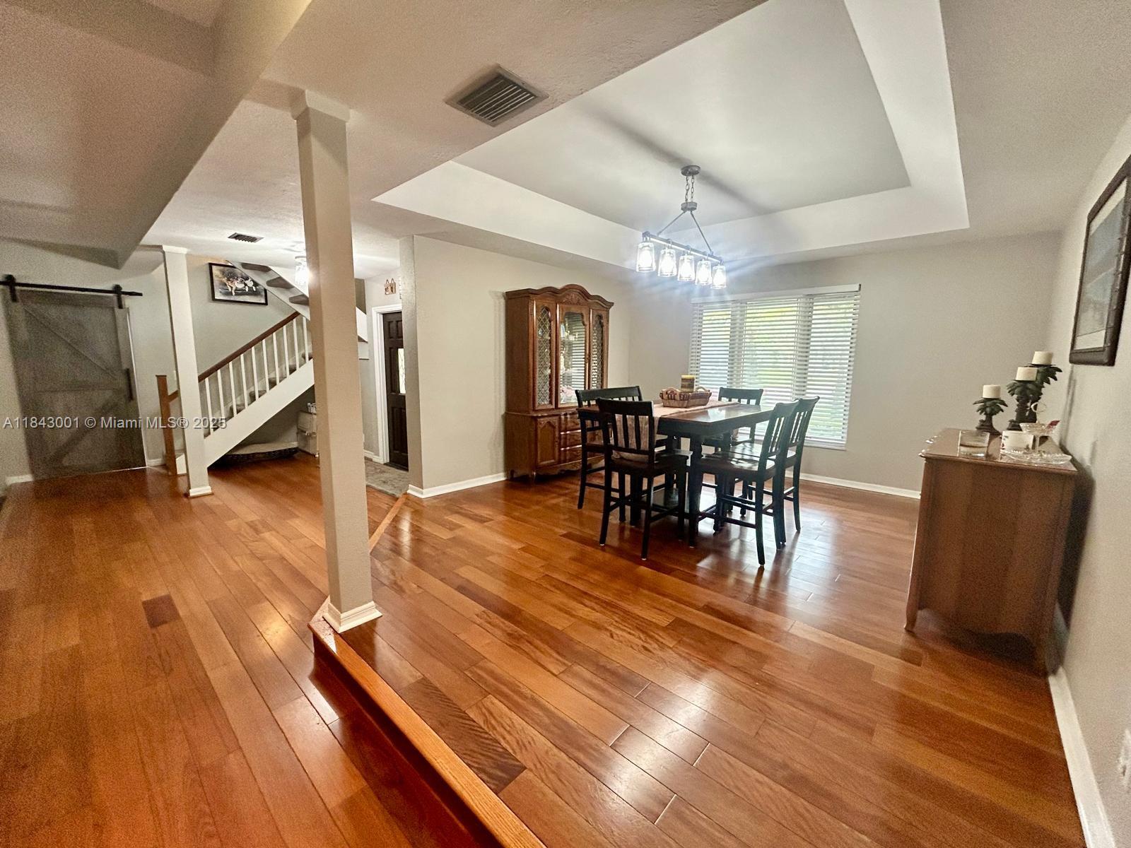 JACARANDA VILLAS - Residential