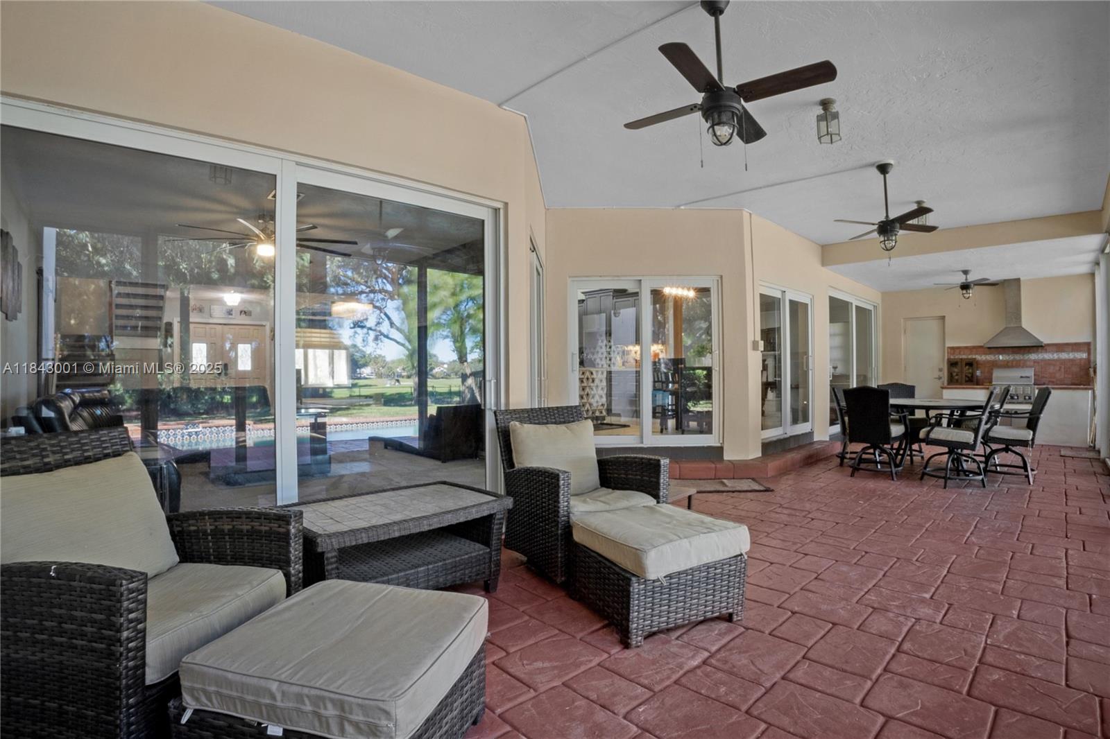 JACARANDA VILLAS - Residential