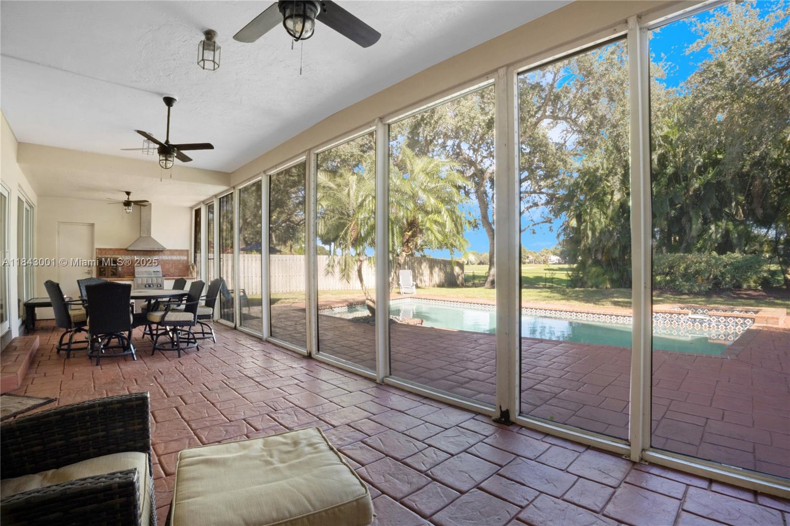 JACARANDA VILLAS - Residential