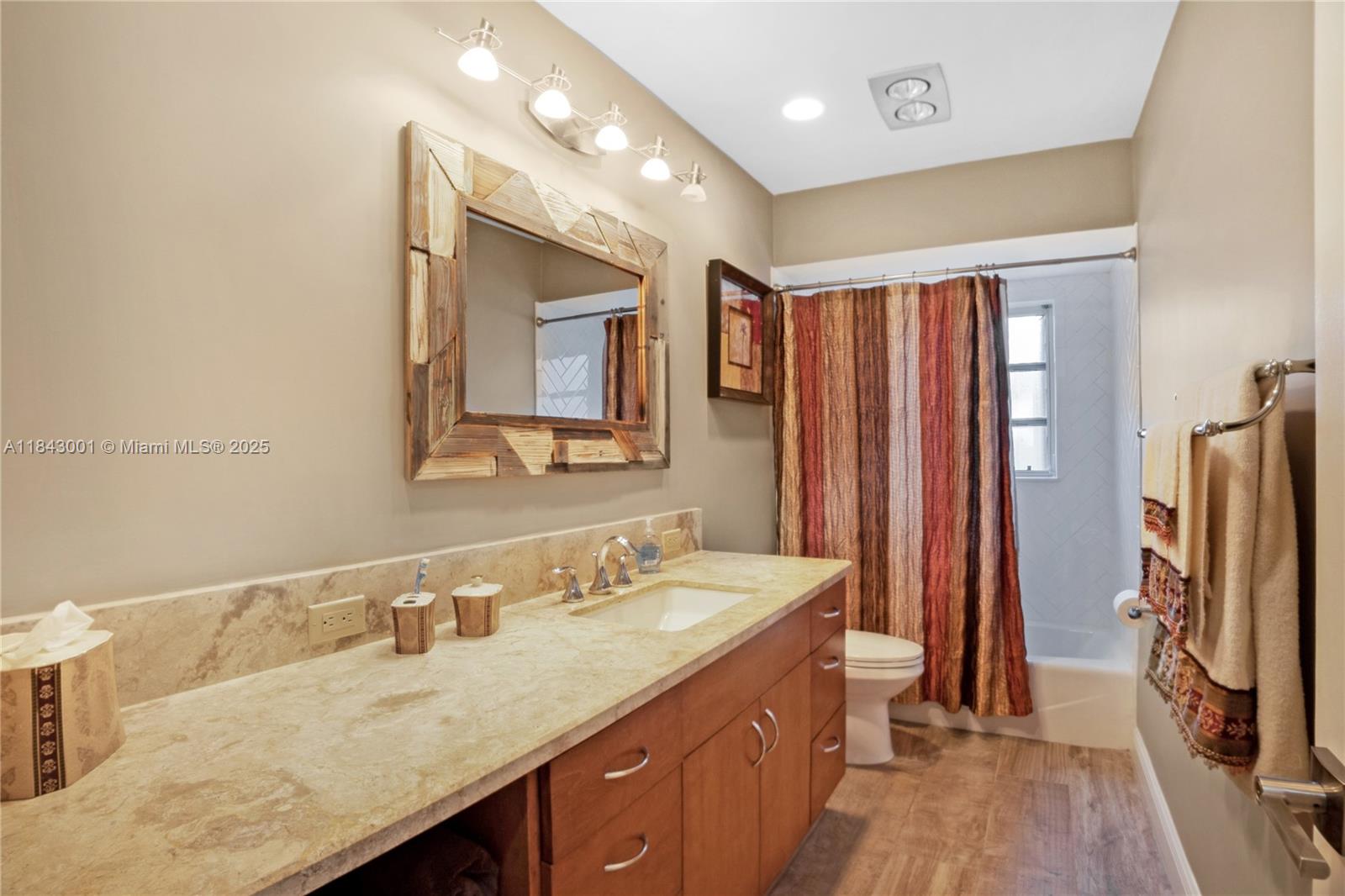 JACARANDA VILLAS - Residential