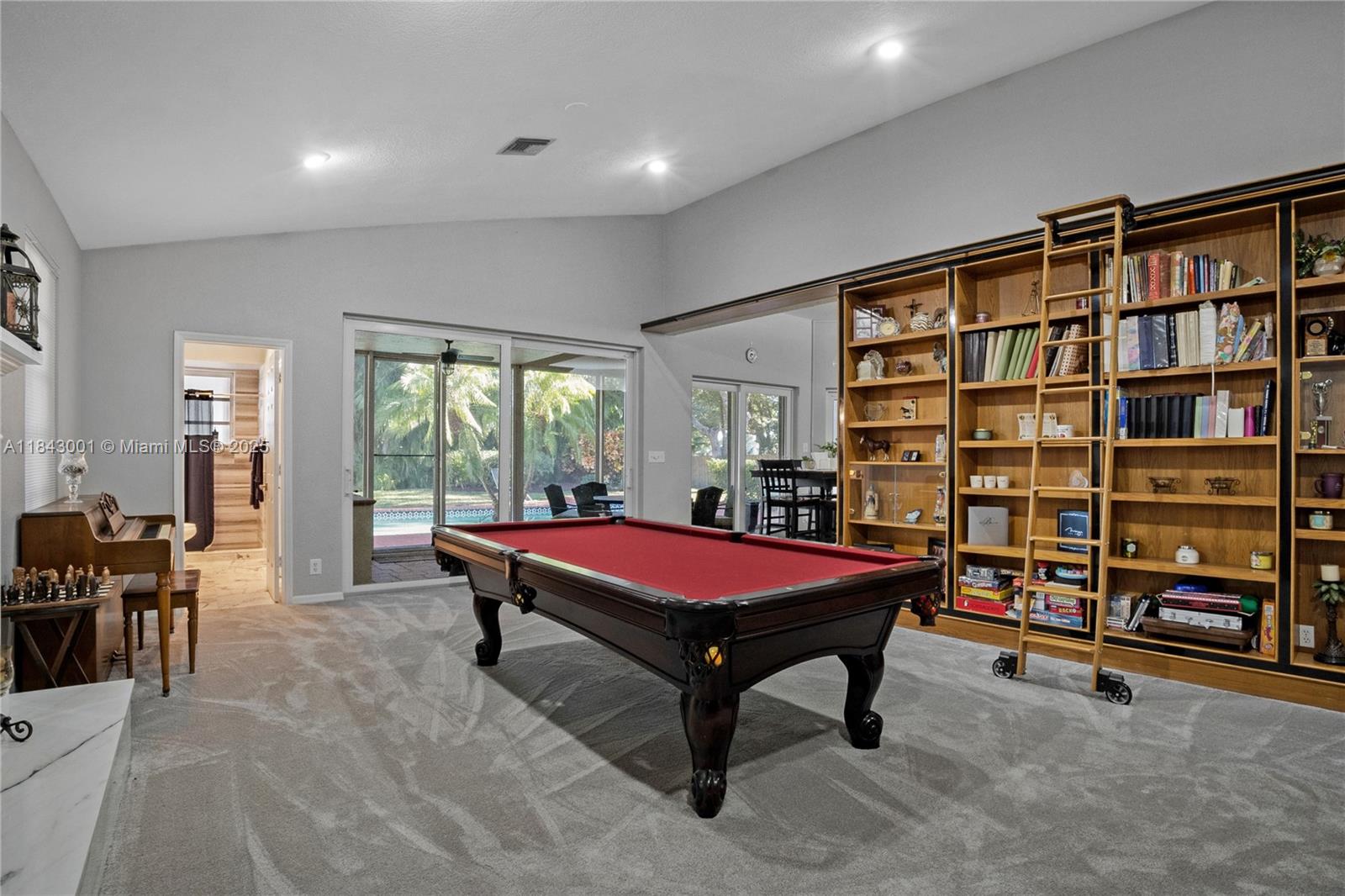 JACARANDA VILLAS - Residential