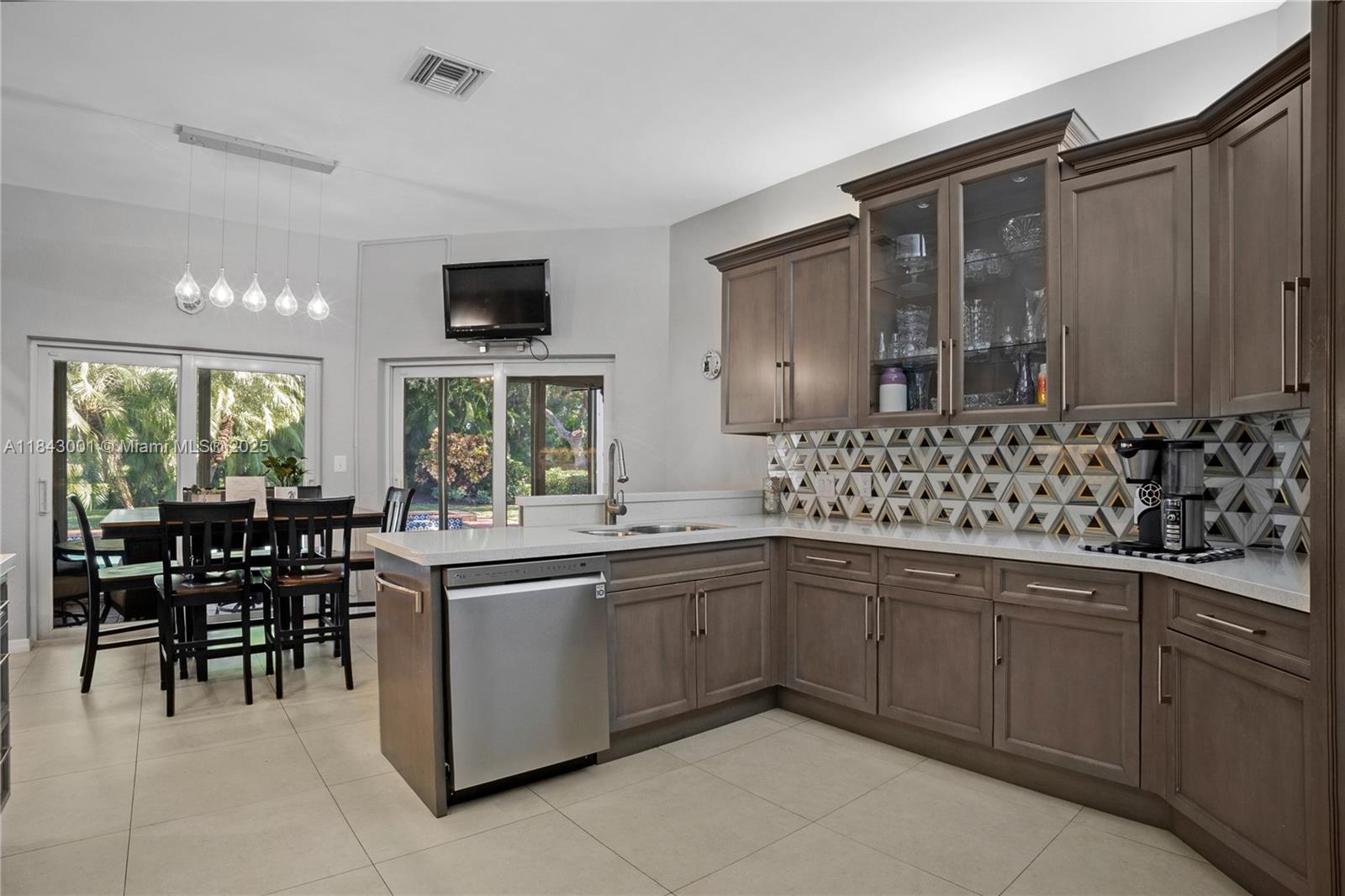 JACARANDA VILLAS - Residential