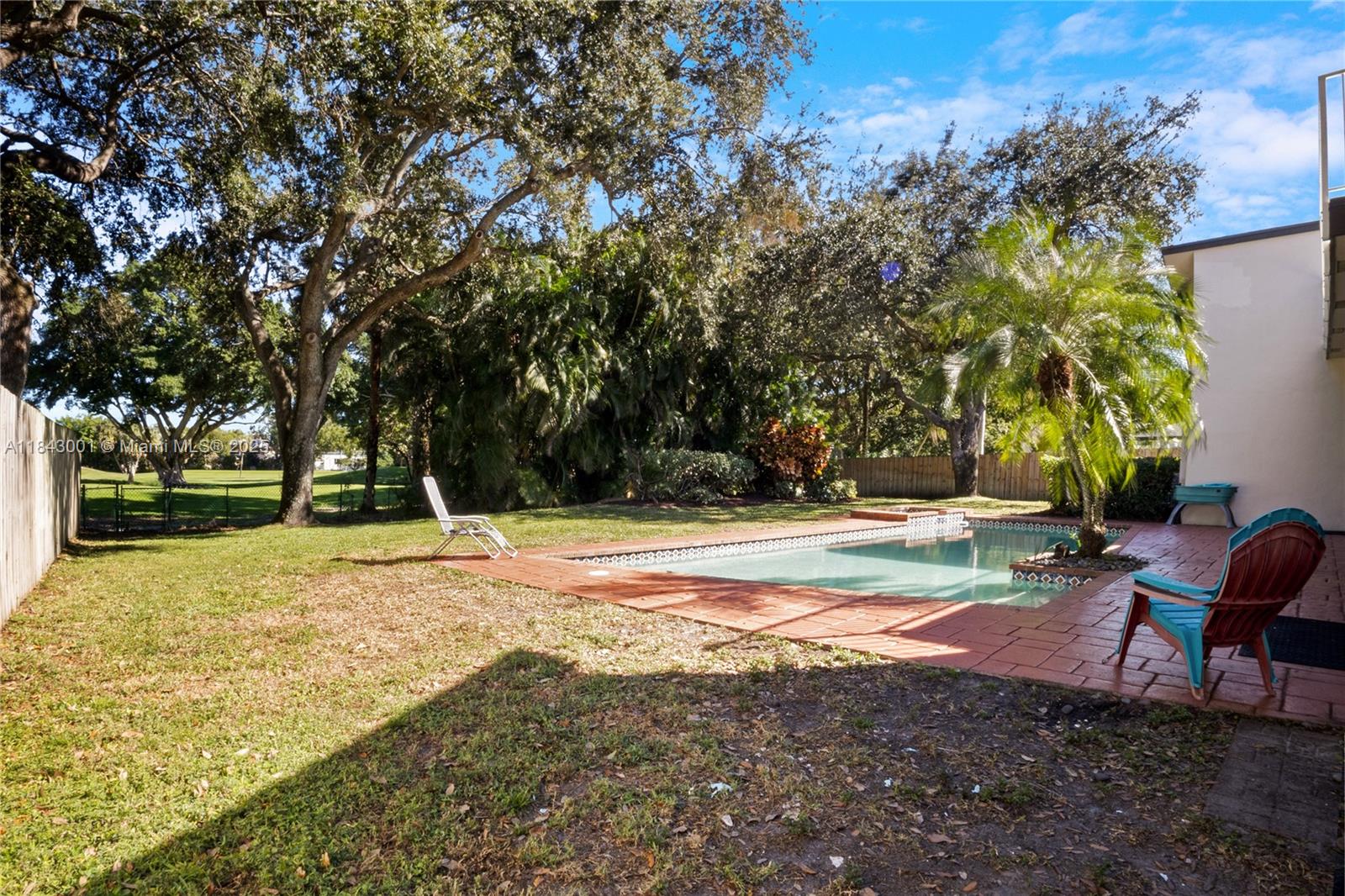 JACARANDA VILLAS - Residential