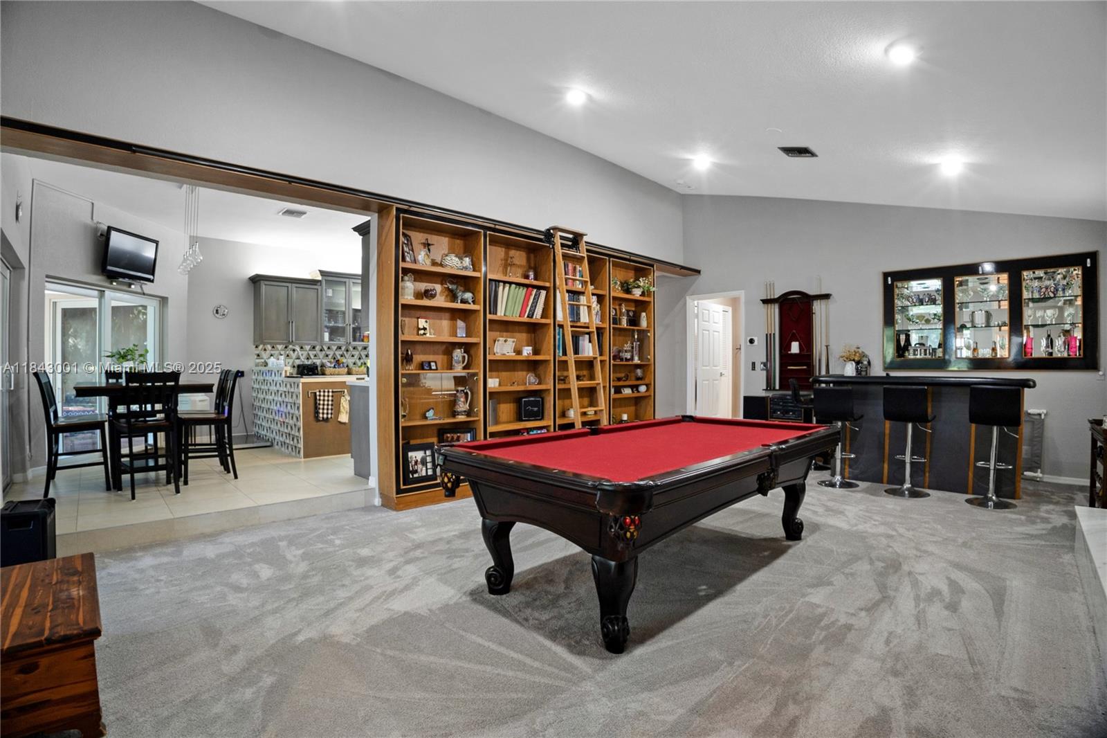 JACARANDA VILLAS - Residential