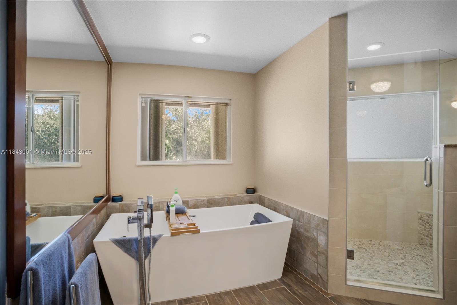 JACARANDA VILLAS - Residential