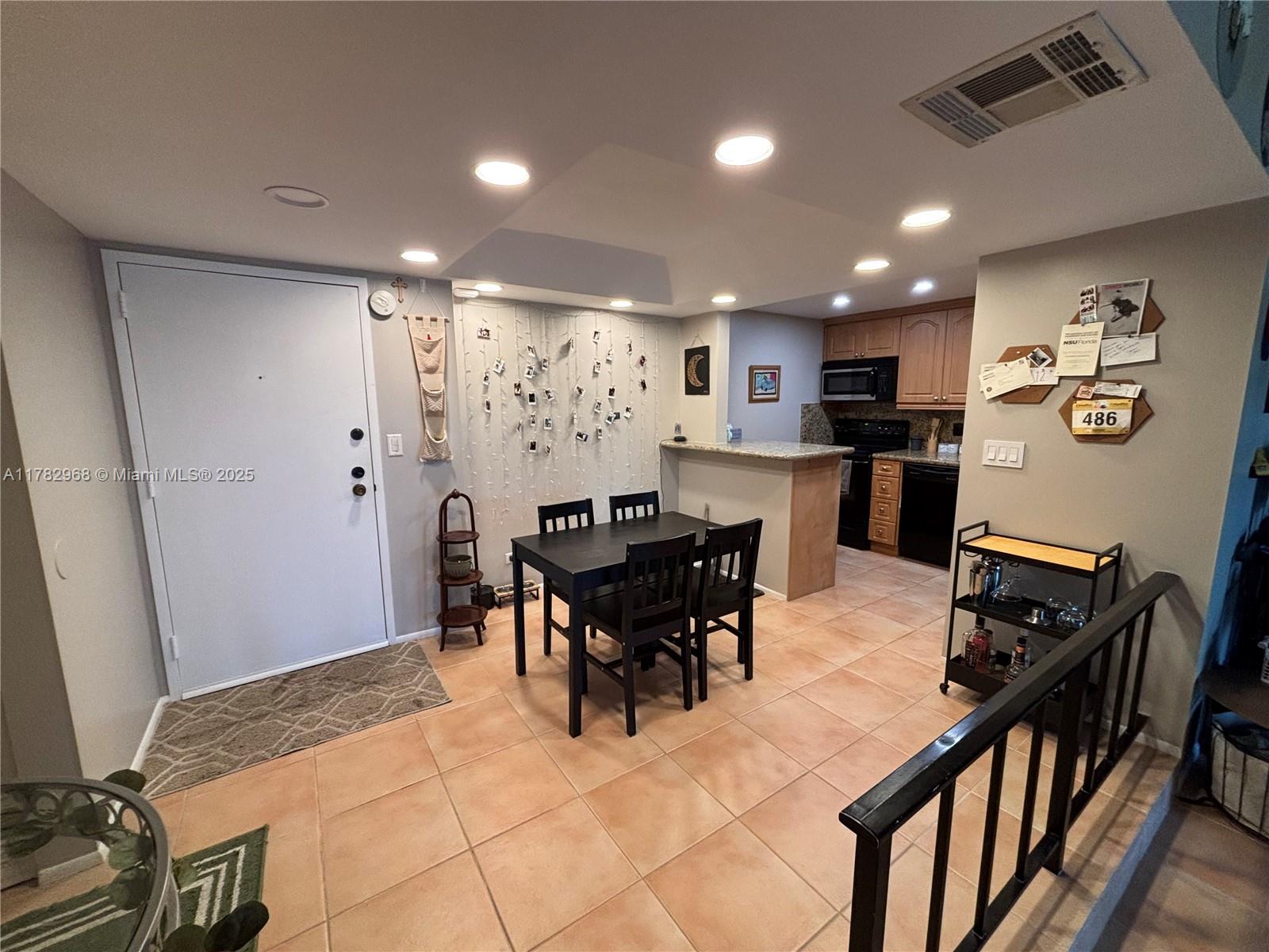 Property for Sale at 3650 Inverrary Dr 3Y-G, Lauderhill, Miami-Dade County, Florida - Bedrooms: 1 
Bathrooms: 2  - $149,000