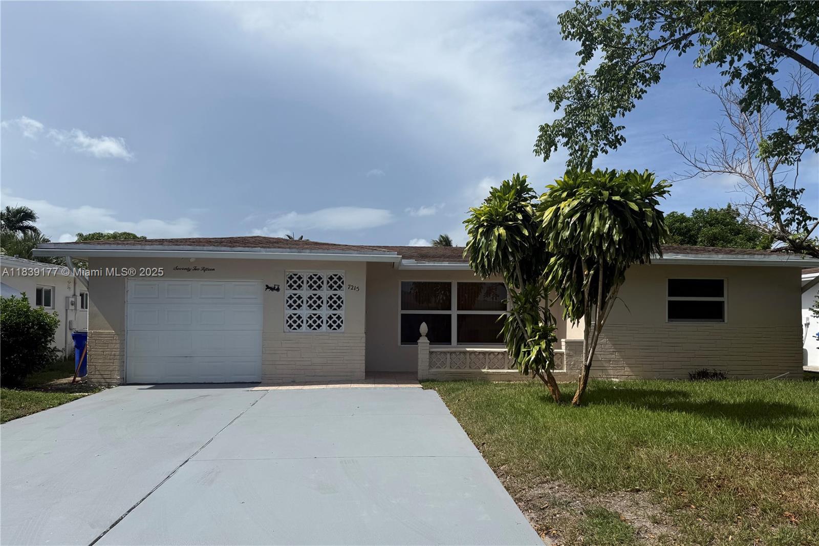 Amazing 2 Bedroom, 2 Bath + Den! This spacious home features an updated kitchen with stainless steel appliances, cozy family room, and a versatile den—perfect for an office or guest space. Enjoy a 1-car garage, driveway parking, and a beautiful backyard oasis with mango trees! Plenty of room to relax or entertain. 55+ community 680 score required as per HOA.