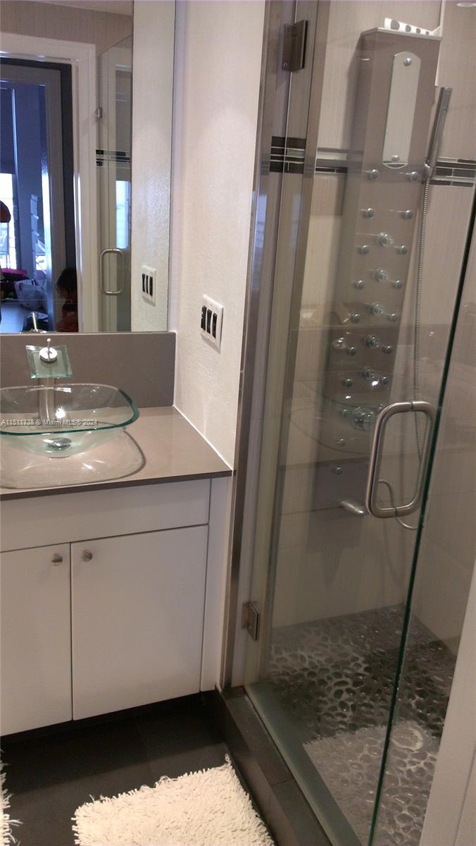 RADIUS CONDO - Residential Lease