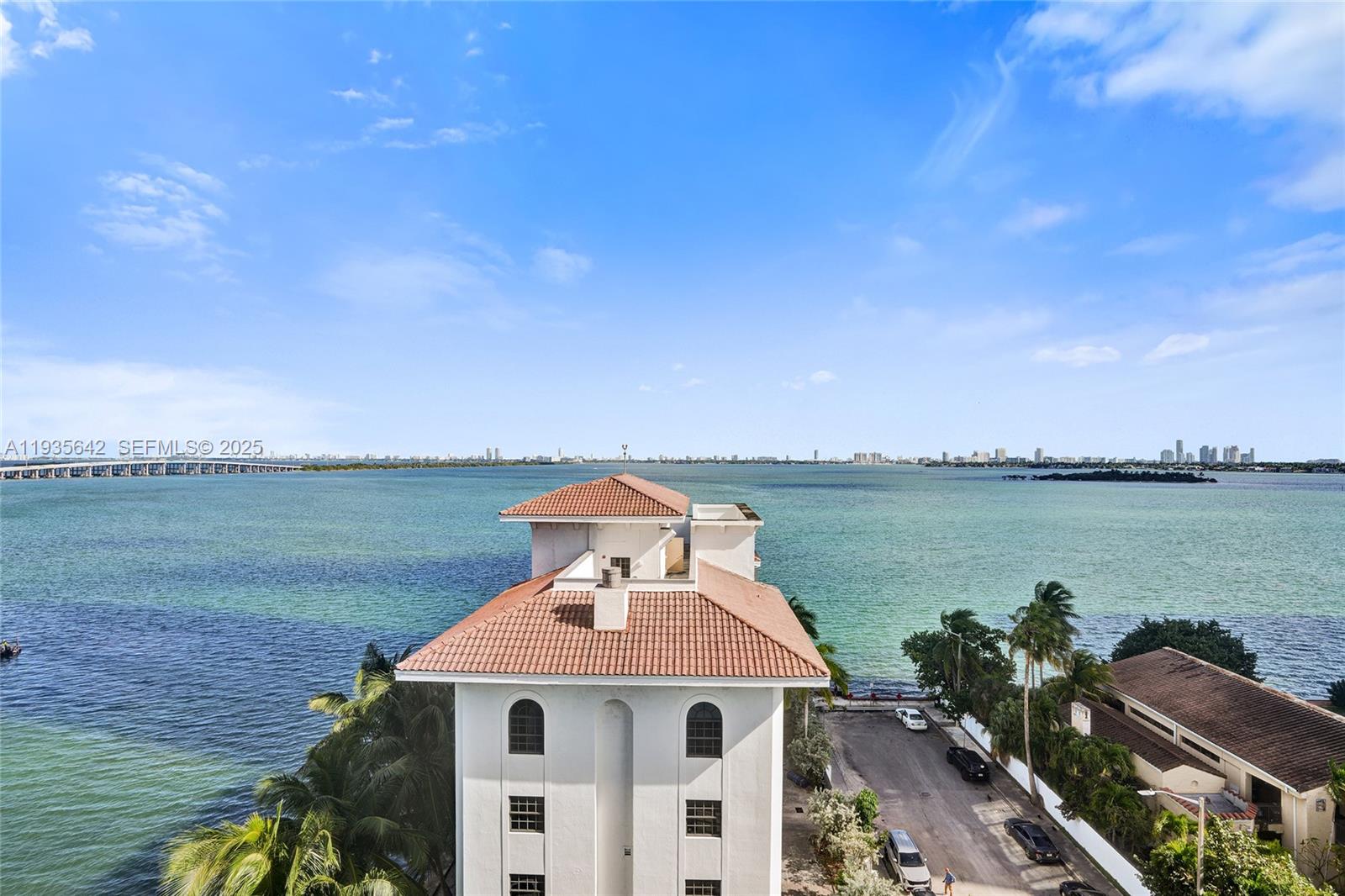 THE CRIMSON CONDO - Residential